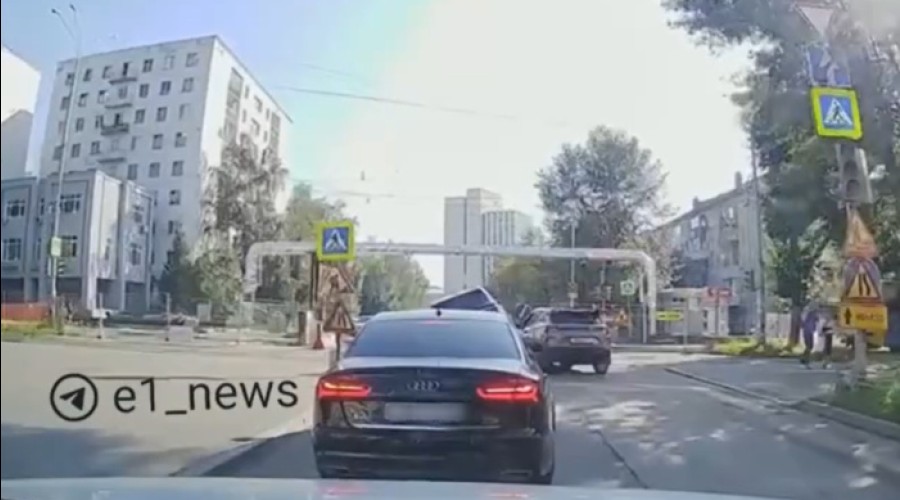 В Екатеринбурге автохам устроил аварию и уехал с места происшествия