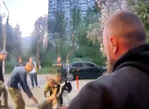 Кричал, что он с СВО: в Екатеринбурге толпа избила мужчину