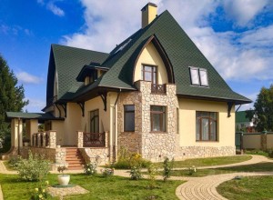 Под Екатеринбургом за 55 миллионов продают трёхэтажный коттедж с бассейном и домом-баней