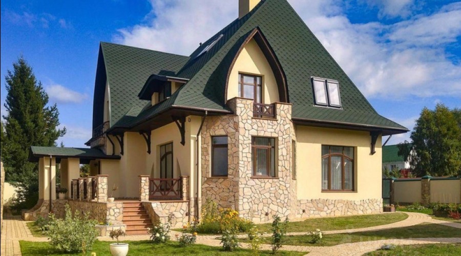 Под Екатеринбургом за 55 миллионов продают трёхэтажный коттедж с бассейном и домом-баней