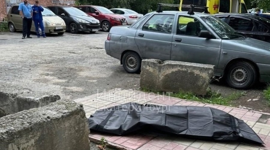 На Южном Автовокзале девушка выпала из окна и разбилась насмерть