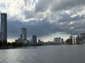 В центре Екатеринбурга перекрыли дороги