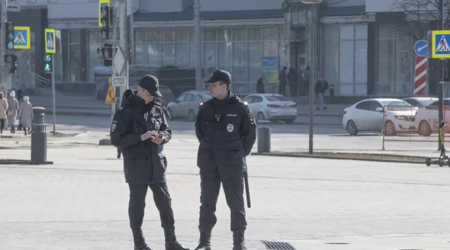 Свердловским полицейским и участковым поднимут зарплаты