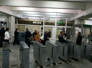 Женщина засудила Екатеринбургский метрополитен за травму колена в турникете