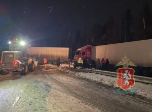 Два большегруза столкнулись вечером на Московском тракте под Первоуральском