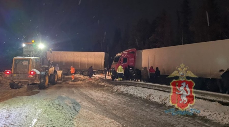 Два большегруза столкнулись вечером на Московском тракте под Первоуральском