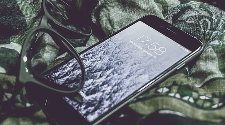 «Невозможна установка RuStore». Покупателей iPhone в салонах предупреждают о «дефектах» устройства