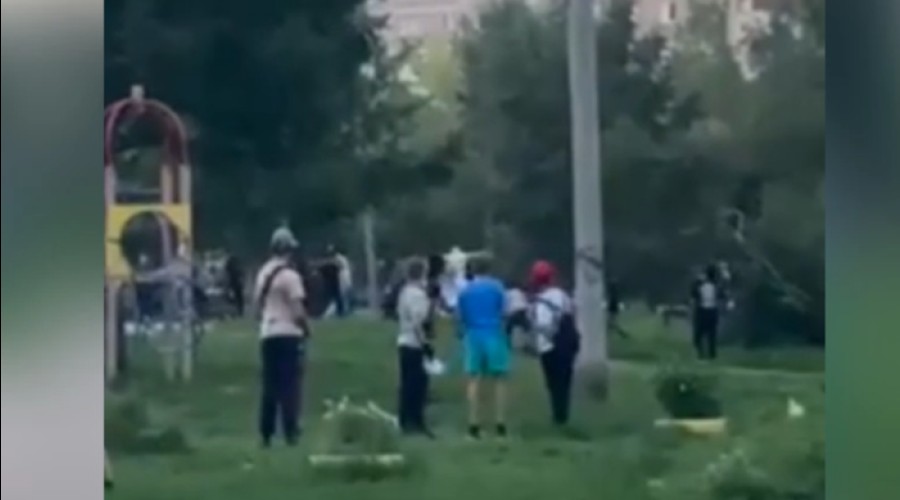 В Екатеринбурге мигранты устроили массовую драку на детской площадке