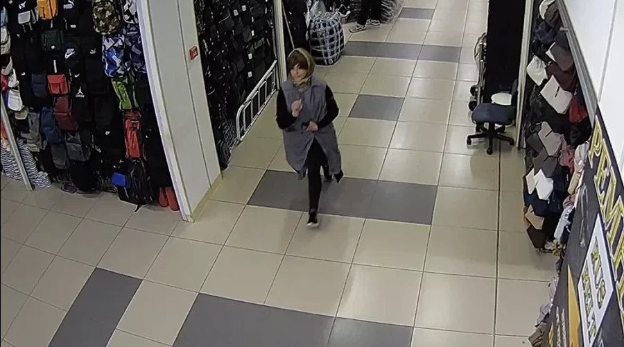 В Екатеринбурге 20-летняя карманница вытащила из сумки предпринимательницы 1,2 миллиона рублей