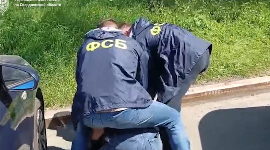 В Екатеринбурге жёстко задержали мигранта за взятку сотруднику ФСБ