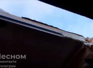 На Урале воры залезли в автомастерскую, вскрыв крышу