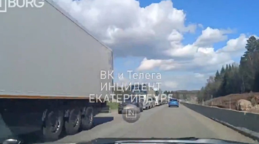 На Пермском тракте выстроилась огромная пробка