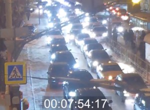 В Екатеринбурге автомобилисты закошмарили трамвай