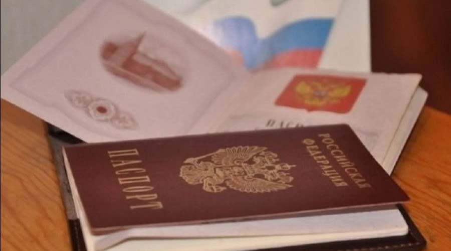 Вам тоже нужно? Екатеринбуржцы выстроились в огромные очереди за красной печатью