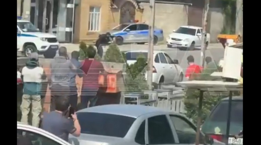 В Махачкале неизвестные расстреляли троих сотрудников ГИБДД