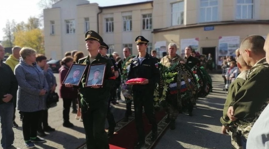 «Они были очень близки». Два брата из Свердловской области в один день погибли на спецоперации