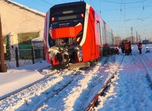 Электричка из Екатеринбурга сошла с рельсов в Серове