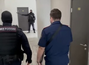 Екатеринбургским студентам, изрисовавшим дом свастикой, грозит уголовное дело