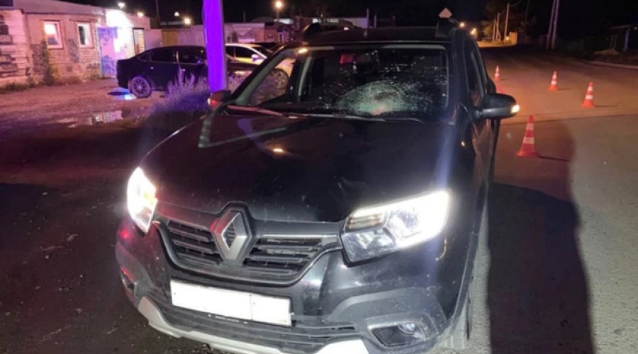 В Свердловской области Renault насмерть сбил мужчину, который выскочил на дорогу