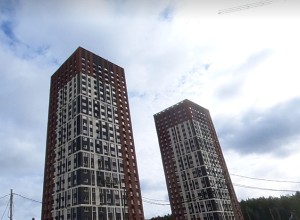В Екатеринбурге женщину облили кислотой на парковке ЖК