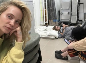Собчак: Певица Глюкоза с семьей второй день проводят в бомбоубежище