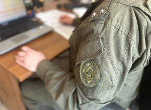 Отца и сына арестовали в Свердловской области за нападение на женщину из-за расовой ненависти