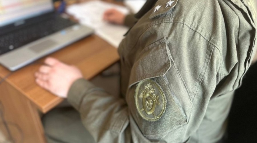 Отца и сына арестовали в Свердловской области за нападение на женщину из-за расовой ненависти