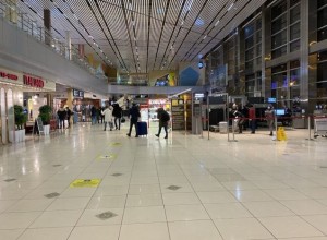 В Екатеринбурге пассажиров возмутили цены в кафе и магазинах аэропорта Кольцово