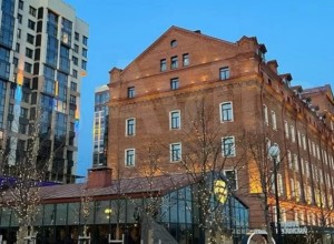 В Екатеринбурге продают супердорогую квартиру в очень старом доме. Что в ней такого?