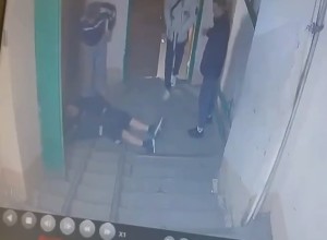 На Старой Сортировке подростки разгромили подъезд