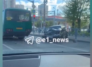 На Ботанике пассажирский автобус угодил в жёсткую аварию