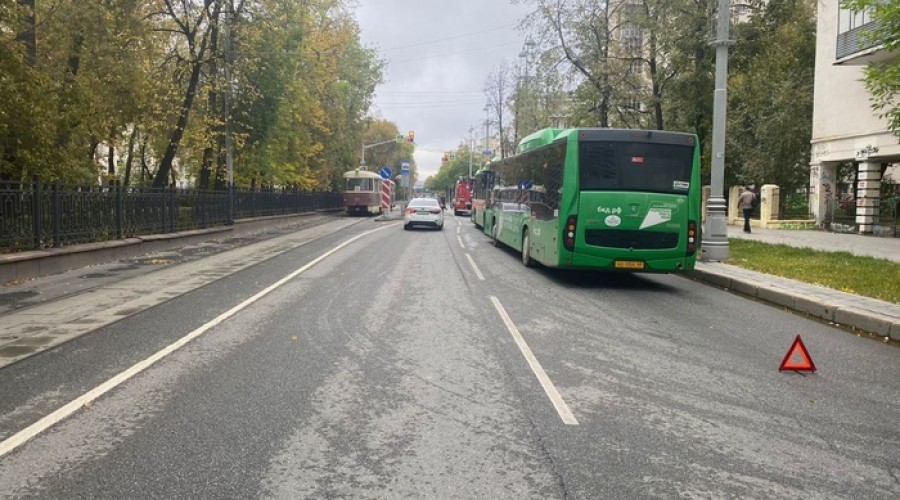 На проспекте Ленина столкнулись два пассажирских автобуса
