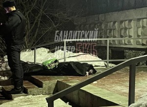 Екатеринбуржцы заявили, что на Луначарского умер мужчина