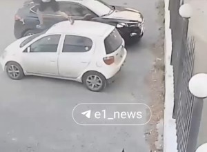В Екатеринбурге парень помял чужую машину ради видео