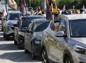 В Екатеринбурге заметили автоколонну с флагами ЧВК «Вагнер»