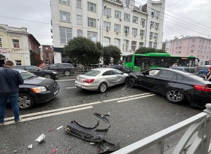 Массовая авария на Малышева попала на видео: неожиданная развязка