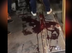 В Екатеринбурге мужчина залил кровью трамвай