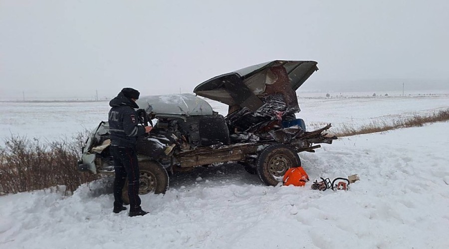 Смертельную аварию устроил водитель УАЗ «буханки» на свердловской трассе