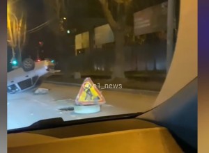 На Эльмаше легковушка угодила в открытый люк