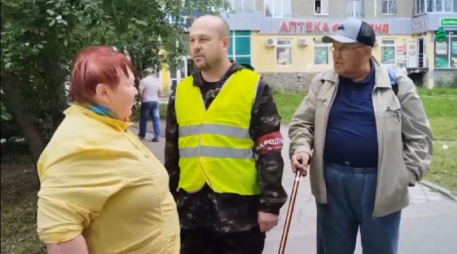 Жители на Пехотинцев пытались растащить фрукты и овощи нелегальных продавцов