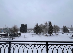 На Плотинке женщина упала в ледяную воду