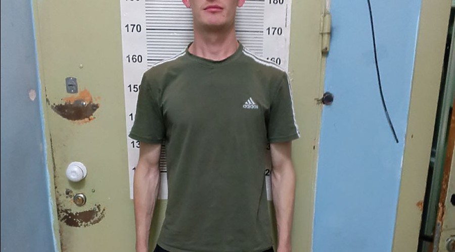 В Академическом парень угнал легковушку и протаранил несколько машин