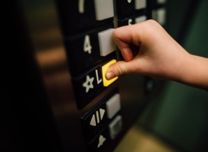 Екатеринбуржцы массово застряли в лифтах из-за скачка напряжения