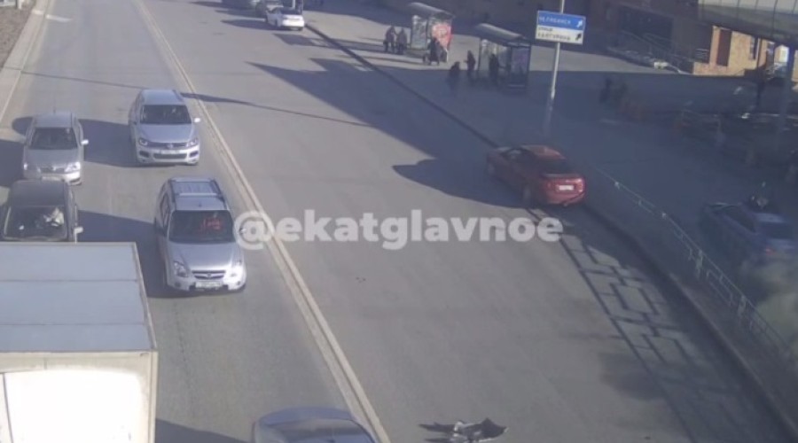 Опубликовано ВИДЕО вчерашнего ДТП у «Таганского ряда» с пятью пострадавшими