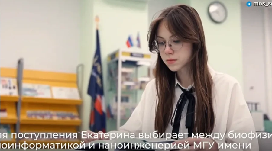 «Впервые в истории ЕГЭ». В Москве школьница сдала 5 экзаменов на 500 баллов