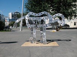 В Екатеринбурге появились скульптуры в виде конструктора