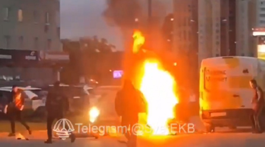 Умер пассажир вспыхнувшего в Екатеринбурге мотоцикла