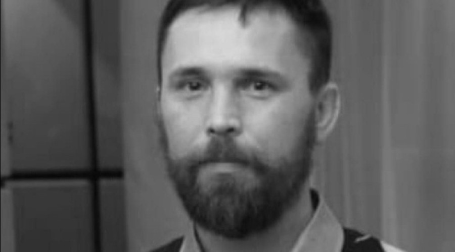 Осталось трое детей: в Берёзовском простятся с погибшим во время спецоперации снайпером