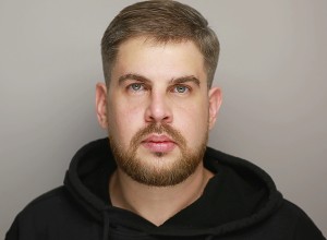 Актер из сериалов «СашаТаня» и «Универ» погиб на СВО