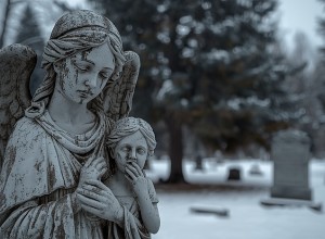 Девочка-подросток под Екатеринбургом оказалась на учете в ПДН, проведя ночь на кладбище